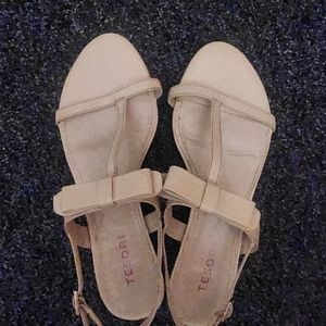 Women sandals